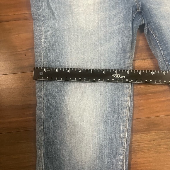 G H Bass & Co Light Blue Cropped Jeans with frayed edges - Picture 3 of 9